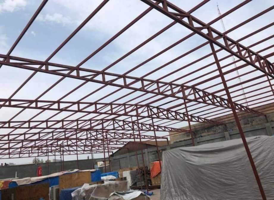 Truss roof structure for storage yard